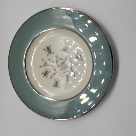 LENOX KINGSLEY X445 CHINA SERVICE for (4) 5 piece setting/ Platter/Replacements - Picture 11 of 16